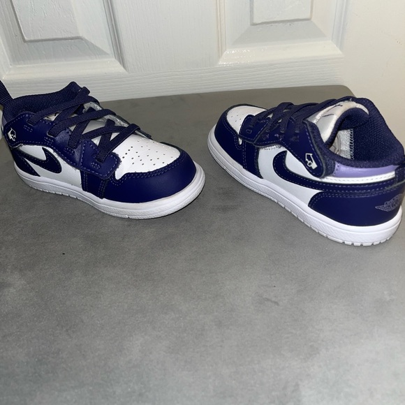Toddler Nike Air Jordan 1 Low 'Sky J Purple' - Picture 5 of 11
